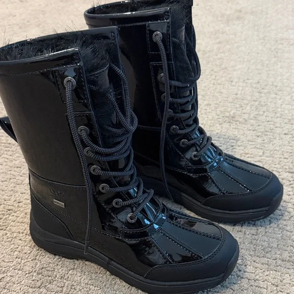 NWOT UGG Adirondack Black Winter Boots - Picture 1 of 4